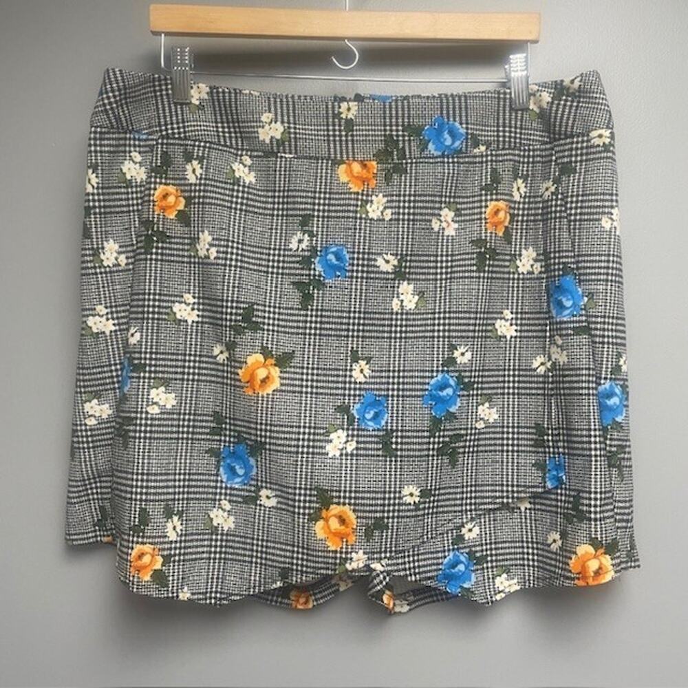 Ashley Stewart Skort Short Skirt Black Plaid Floral Design Size 18/20